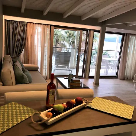 Palm Trees Ξενοδοχείο *